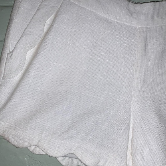 Size 6 Cynthia Rowley Scalloped White Linen Dress Shorts - Picture 3 of 5